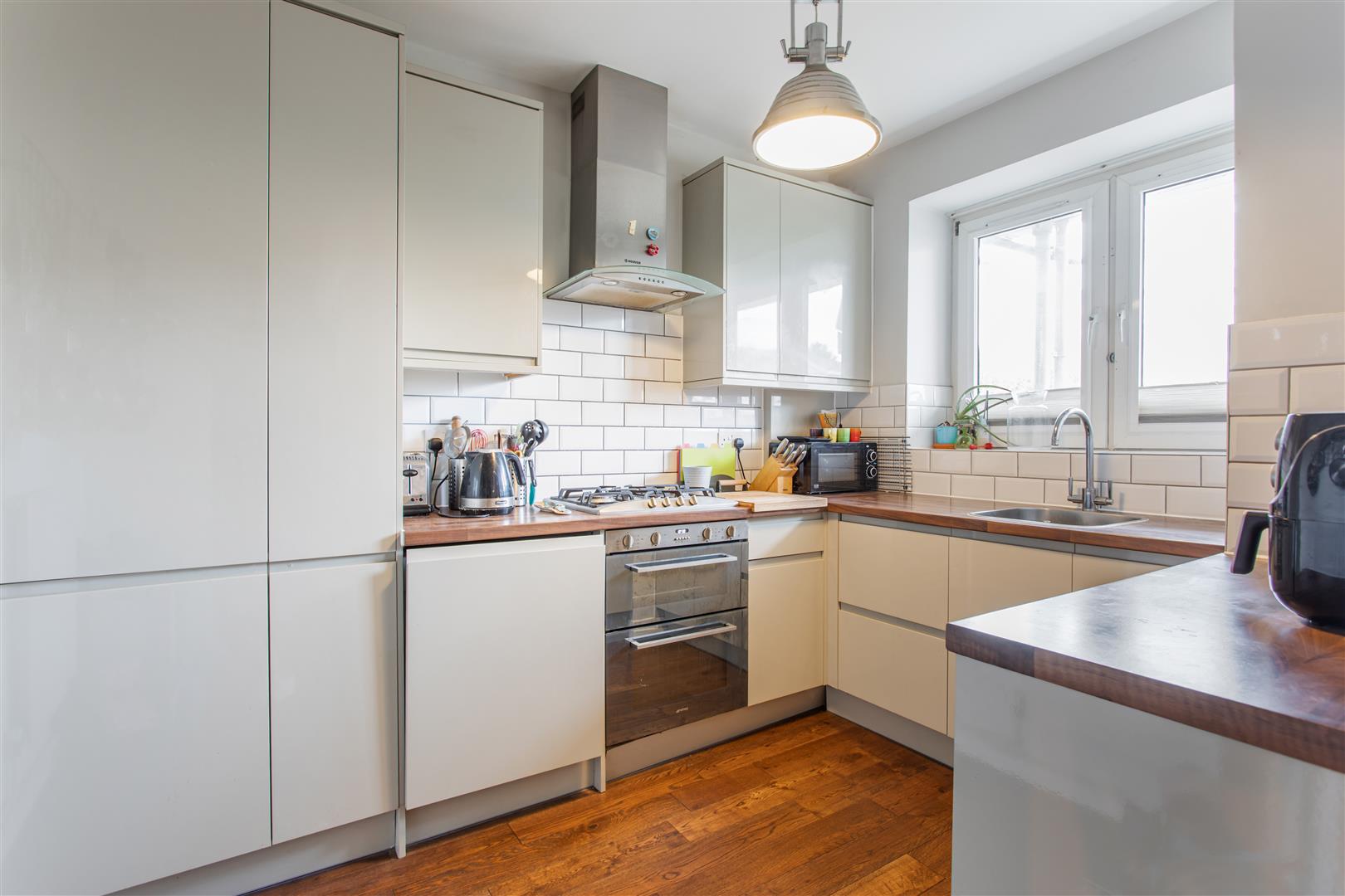 2 bed property in Roman Road, Bow